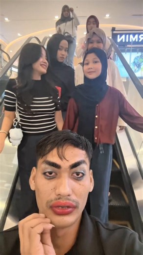 filter face funny prank escalator 😂 #prank #funny #funnyshorts #comedy #funnyvideos #foryou