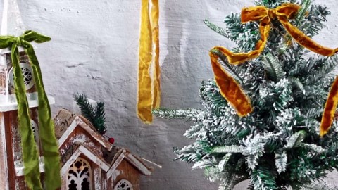 Narrow Bar Table with Raised Edge & Solid Wood Top, Farmhouse Long Bar Table, Industrial Rectangle Counter Height Pub Tables, for Home Office, Coffee Shop, Small Space -Tables Only