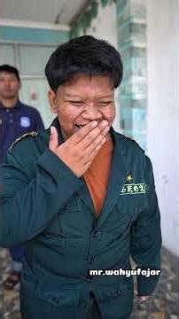 Alien Transforms Into Boss To Take Over The Office??!!