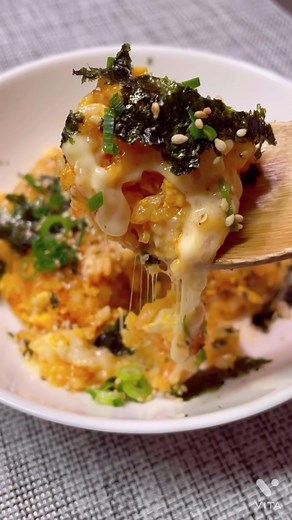 簡単にできるチーズビビンバ🧀具は卵だけだけど美味しいよ#tiktokレシピ #簡単レシピ #見ちゃう動画 #韓国料理 #韓国#ビビンバ#チーズ