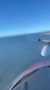 (Desde el helicóptero) Los comandantes de Helicóptero Agusta Jaime Antich y Hernan Ferrando del Grupo Rotornautas de la Empresa Modena participaron hoy en Río Gallegos, Prov.de Santa Cruz, Argentina en el desfile cívico-militar junto al Helicóptero Bell UH de la Sección de Río Gallegos del Ejército Argentino, por el dia 25 de Mayo, Aniversario de la Revolución de Mayo. Gracias Hernan Ferrando por tu video. | Vuelo Vertical
