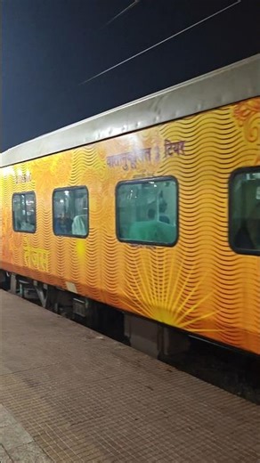Tejas Express 3AC Food & Travel Experience #shorts#indianrailway#trainfood#tejasexpress