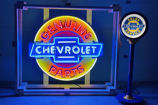 No Reserve: Illuminated Chevrolet Signs