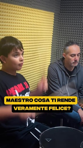 𝑪𝒐𝒔𝒂 𝒕𝒊 𝒓𝒆𝒏𝒅𝒆 𝒗𝒆𝒓𝒂𝒎𝒆𝒏𝒕𝒆 𝒇𝒆𝒍𝒊𝒄𝒆? La risposta è semplice! 🤩 La soddisfazione di ogni nostro maestro è leggere negli occhi dei nostri allievi passione e gioia in ogni lezione che si realizza 🖤🎶💛 Questo video vuole essere un ringraziamento per quest’anno a tutti i nostri allievi che si impegnano e dimostrano a sé ed a tutta la scuola quello che valgono 🖤🎼💛 Se vuoi saperne di più riguardo i nostri percorsi musicali, ti basta contattare il numero qui sotto o consultare