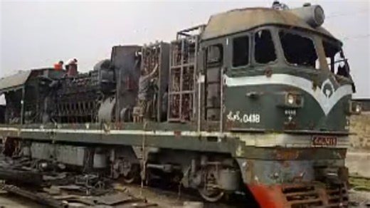 DF4型内燃机车报废拆解视频