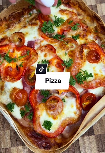 Light tortilla pizza in the air fryer in just 5 minutes 🍕✨ More easy recipes in my book - link in bio #airfryer #airfryerfrau #pizza #easyrecipes #recipebook