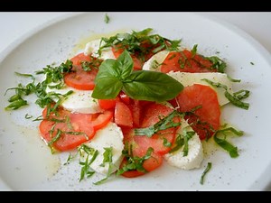 Tomate Mozzarella mit Basilikum - frisch vom Balkon Garten