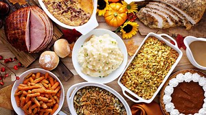 Former NFL player giving out holiday meals to Knoxvillians in need