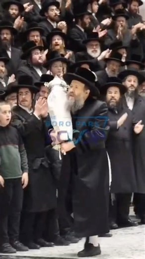Hachnusas Sefer Torah with Bobov-45 Rebbe | הכנסת ספר לבהמ״ד החדש באבוב-45