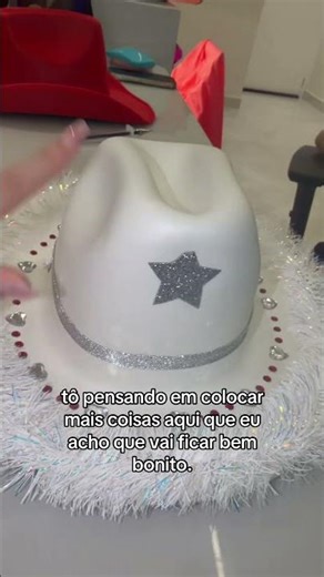 Making my hat for Lolla #lollapalooza #lolla #sabrinacarpenter