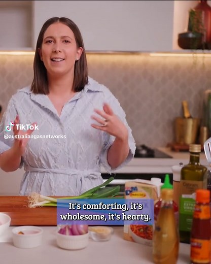 My Market Kitchen 🍽️ host and chef Laura Sharrad shares her delicious Quick & Easy Beef Pho recipe! It's absolutely delicious 😋. Laura created this recipe in our HyHome kitchen 🏡. HyHome is an Australian-first initiative, featuring 100% hydrogen gas appliances in a residential setting – offering a glimpse into the potential future of renewable gas in the home. {Please note that hydrogen is not yet available for domestic use.} For the full recipe visit: mymarketkitchen.tv/quick-easy-beef-pho/