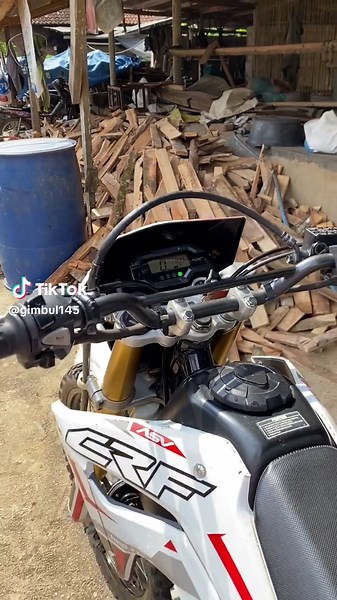 Exploring the CRF 150 Supermoto Style