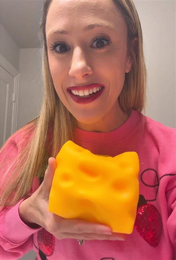 SQUEEZE CHEESE FIDGET! #squeeze #fidgettoys #fidget #fidgets #kidstoys