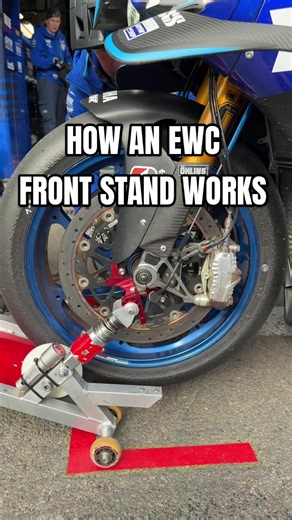Ever wondered how the trick EWC front stands work? 🤔 The guide arms help locate the bike, before the stand lifts from dedicated pickups on the forks to keep the front end stable and give the mechanics the clearance they need for a rapid front wheel change. But watch the front brake calipers as the wheel comes out 👀 As the wheel is removed, the calipers pivot outwards on their mounts to help the wheel come out cleanly, before the new one slots straight back into place. We slowed it down so you 