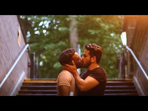 Passione amorosa di due uomini gay con molti baci.
