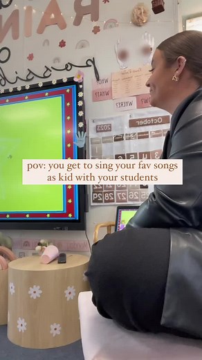 Teaching Kids Music: Primary School Class Sings Classic Song