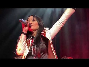 Shakespears Sister perform “Hello, Turn Your Radio On” Sheffield City Hall Nov 4 2019