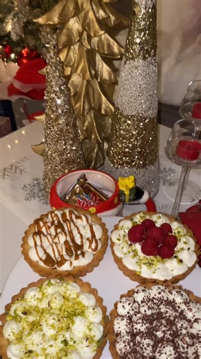 Alice’s Quick & Easy Finds on Instagram: "If you could pick only ONE… which tart are you grabbing first? 😍 Mini cheesecake tarts with 4 vibes: 🍓 Raspberry + pistachio 🍫 Nutella drizzle 🍪 Biscoff caramel crunch 🍫 Chocolate shavings Crispy crust, creamy filling, holiday-perfect ✨ #minicheesecaketarts #cheesecaketart #tartsofinstagram #minitarts #tartlover"