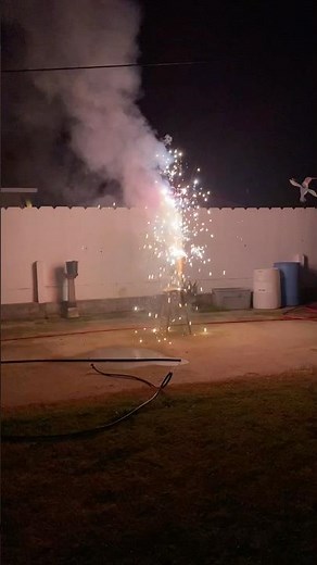 TNT Fireworks | Killer Bee Fountain #fireworks #pyro #pyrotechnics #tntfireworks #viral #fyp