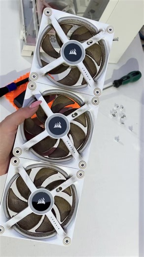 Limpieza PC Corsair: Cepillo y aire