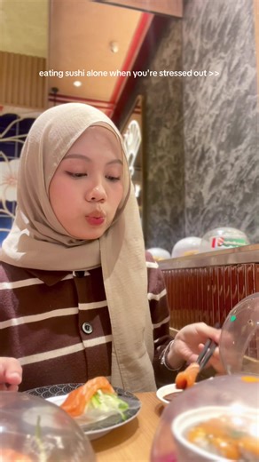 table for one please🍣 #sushi #metime #fyp #tomsushi