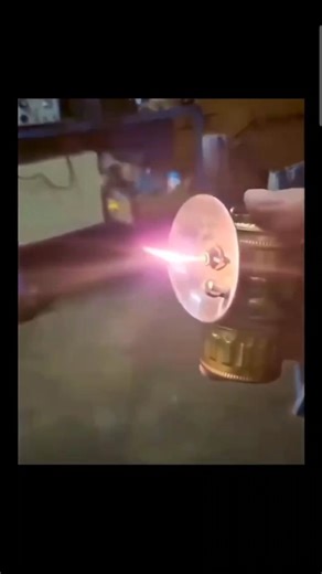 Pablo_chilengaa on Instagram: "Deep underground, where light couldn’t reach, miners had to invent their own way to see — using only water, metal, and raw chemistry.⚡️ Before electric lamps were ever imagined, mining tunnels were some of the darkest, most perilous environments on the planet. Their solution was the carbide lamp a clever piece of engineering that delivered a bright, dependable flame in places where darkness was absolute. The device worked by letting water drip slowly onto calcium c