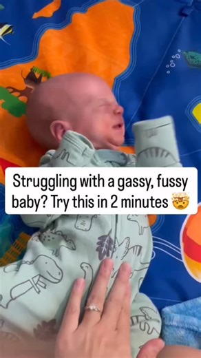 Struggling with a refluxy, gassy baby? You’re not alone 💛 Those endless burps, spit-ups, hiccups, and fussy cries can feel never-ending—especially at 2 a.m. when you’re running on no sleep. But here’s the truth: reflux gas are super common in newborns. Their digestive systems are still developing, and sometimes all that trapped air just needs a little help moving through. 👉 Gentle tricks like tummy massage, leg scrunches, and soothing positions can bring big relief in just a few minutes. 👉 Bu