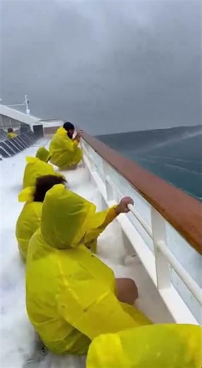 🌪️ Winds + Waves = TOTAL CHAOS #northsea #bigwaves