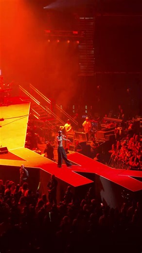 mgk - nothing inside (Live in Tampa, FL | December 19th 2025 | 4K)