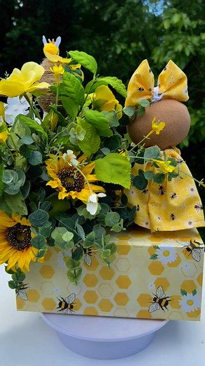 Ginger hanging out with the bees 🐝🐝🌻 | Mary's Ginger Cottage