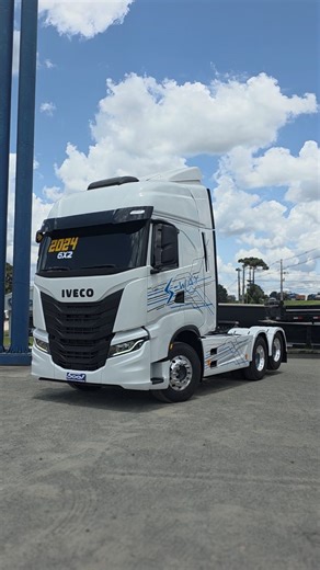 5001 Caminhões on Instagram: "IVECO S-WAY 480 6X2 2023/2024 CABINE TETO ALTO MOTOR FPT / CURSOR 13 ? 480 CV CÂMBIO AUTOMATIZADO ZF TRAXON 12 MARCHAS SUSPENSÃO A MOLAS PARABÓLICAS + AMORTECEDORES DEFLETOR DE AR ORIGINAL INTERIOR CONFORTÁVEL COM BANCO ERGONÔMICO AR CONDICIONADO DE FÁBRICA PAINEL MULTIMÍDIA COM CONECTIVIDADE ANDROID AUTO / APPLE CARPLAY FARÓIS FULL LED COM DRL FREIOS ABS + SISTEMA DE ESTABILIDADE ESC / CONTROLE DE TRAÇÃO SISTEMA DE CRUZEIRO ADAPTATIVO E PILOTO AUTOMÁTICO VIDROS ELÉ