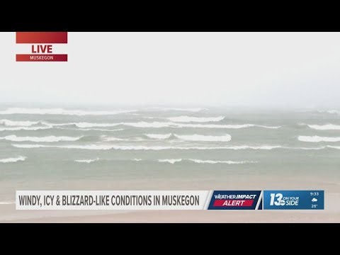 20-foot waves crash into Muskegon lakeshore during strong winter storm