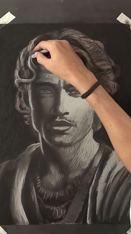 Powerful Spartan warrior brought to life through realistic art