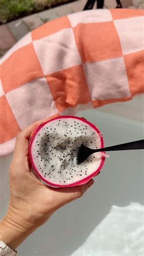 🍋🍏 when it’s hot out and you’re vibing with your greens 🥬 #asmrsounds #juicerecipe #veganrecipes