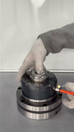 Rotating pneumatic chuck/air-powered clamp: Different collets for changing workpieces. #chuck