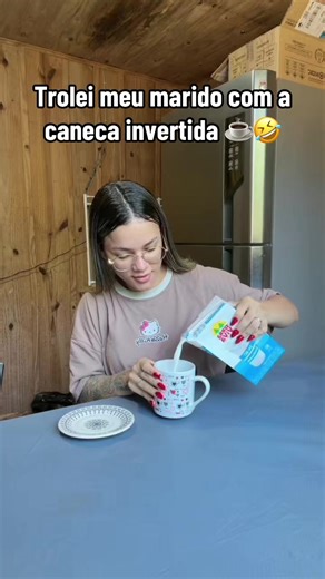 Caneca invertida ☕️🤣 a reação dele 🤣🤣🤣🤣 #humor #casal #videoviral