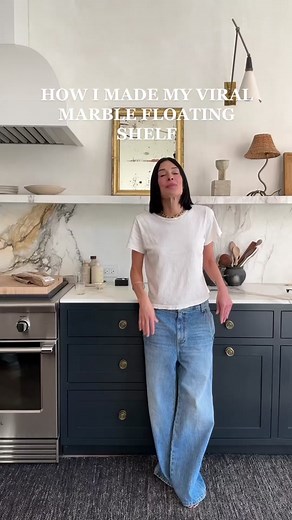 If there’s one thing design has taught me over the years it’s that nothing is ever as easy as it seems! Case in point, the marble floating kitchen shelf in my Brooklyn townhouse. This all took some serious thought and engineering but boy, was it worth it! Tap the link in bio to learn more about the process and see all the before and after images, too! #eyeswoon #marbleshelf #interiordesigner #renovation #interiors