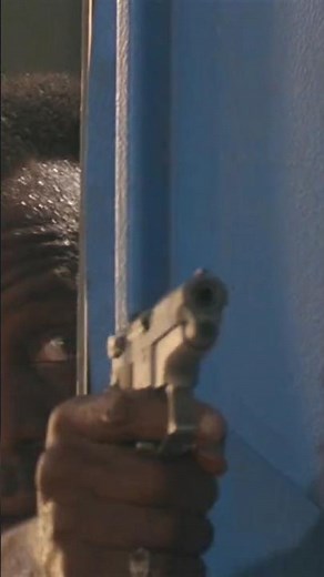 Danny Glover uses a Smith & Wesson 5906. Lethal Weapon 3(1992). Richard Donner 📽