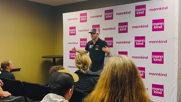 IndyCar driver Conor Daly speaks to kids with type one diabetes