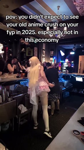 Vegas cosplay chaos: Persecom bartenders, rare NPC spawns, VRChat lobby physics, and IRL anime girl energy. If this ended up on your FYP, your algorithm remembers exactly who your first anime crush was. #vegascosplay #chiicosplay #cosplaygirl #millenniumfandombar #animebartender | Hon3yink