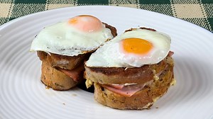 I make these hot sandwiches for almost every breakfast ❗️ So quick and tasty ❗️ Slice the bread Mayonnaise Ham Grate gouda cheese 2 eggs 50 ml of cream Salt and pepper Frying oil Dip the bread into the mixture Fry on all sides Fry 2 eggs Salad recipe: Chop the cabbage Slice the cucumber Slice a green apple Slice the celery Chop the green onions Cashew nuts Garlic Onion Parmesan cheese Basil Spinach Olive oil Mix it in a blender Salt and pepper #breakfast #breakfastideas #breakfastidea #sandwich 