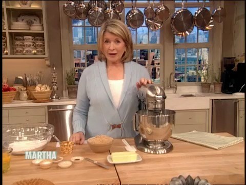 23K views · 811 reactions | This spicy pumpkin bundt cake is a delicious and seasonal treat the whole family will love. https://bit.ly/3wXX2kT | Martha Stewart | Facebook