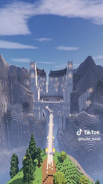 Crescent Castle: An Artistic Minecraft Build