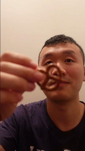 Trying Snyder's Mini Pretzels