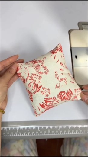 A simple tutorial on making a throw pillow from a single piece of fabric #shortsfeed #pillowmist