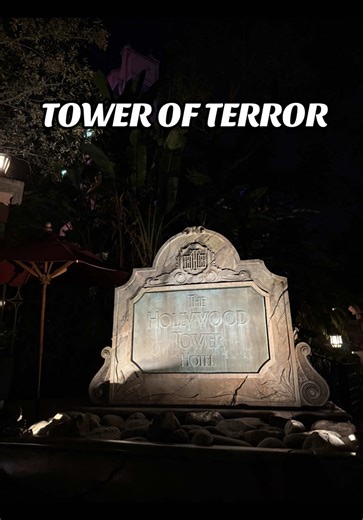 Anyone else not know about the Tower of Terror sign lighting up? #towerofterror #waltdisneyworld #hollywoodstudios #rides #tips