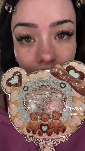 Achieve the Perfect Lash Extension Look with Clusters