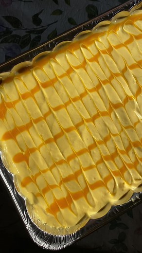 This no bake mango mousse cake is the perfect dessert to make for your upcoming parties! It is a guaranteed party pleaser for all dessert lovers 🥭🍰 Recipe: - 1 box of graham crackers - 2 cups heavy whipping cream - 3/4 cup powdered sugar - 1 can sweetned mango pulp - pinch of salt #easydessert #easydessertrecipe #creamydessert #nobakedessert #nobakecake #mangodessert #mangomousse #fusiondessert #mango #indiandessert #pakistanidessert #pakistanisweets