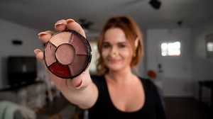 How to make yourself look old with makeup for Halloween