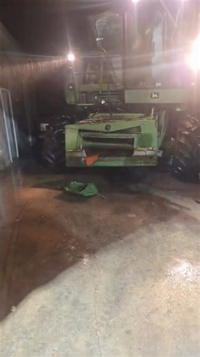 OLD JOHN DEERE STILL READY FOR ANOTHER NIGHT SHIFT 🚜🌙